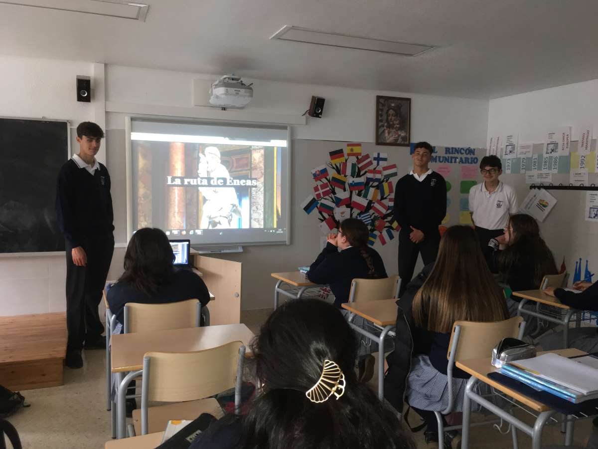 Alumnos en una presentación