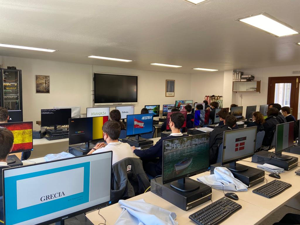 Alumnos de 4 ESO trabajando