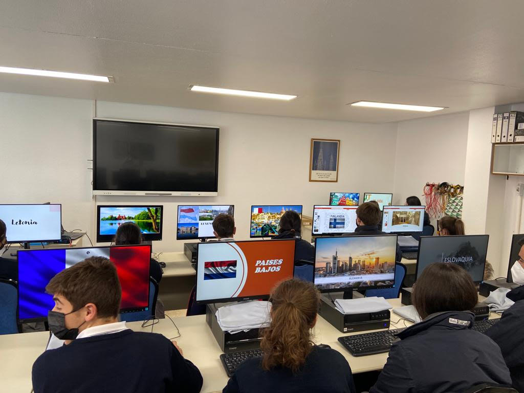 Alumnos de 4 ESO trabajando