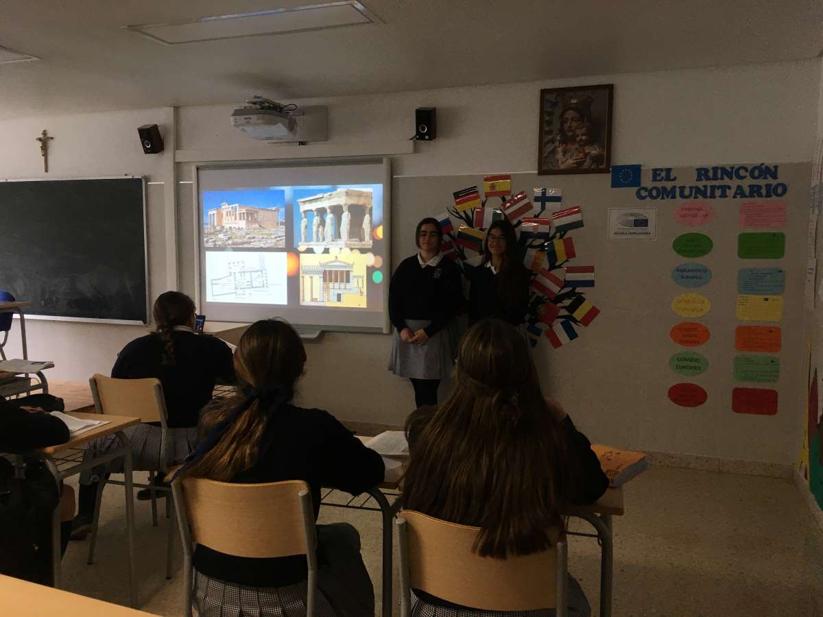 Alumnos en una presentación