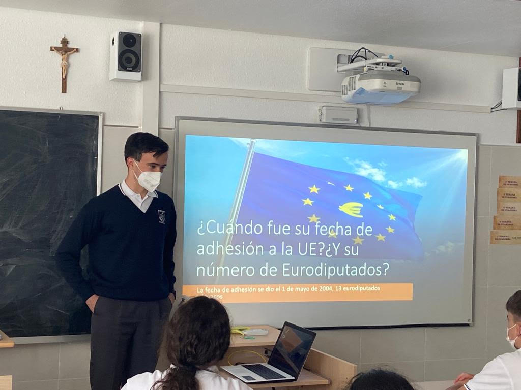 Alumnos de 4 ESO trabajando
